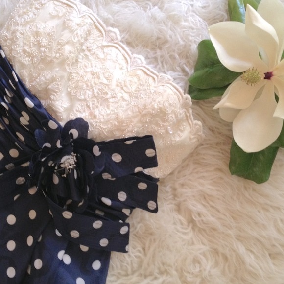 🍃Dentelle Lace, Pearls, Silk, Polkadots, Magnolia - Picture 2 of 13